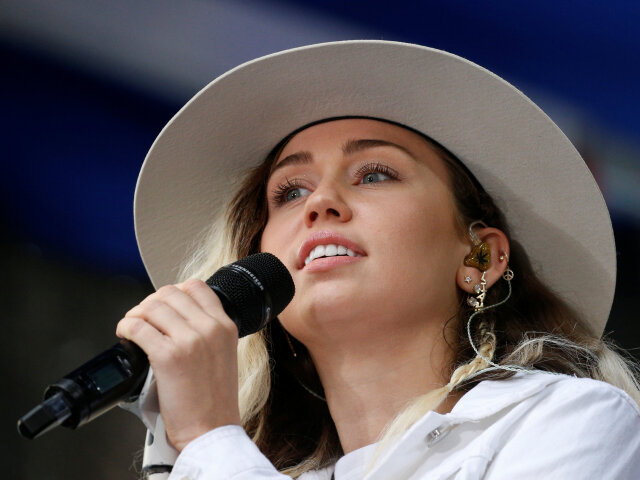 Speváčka Miley Cyrus na zábere z mája 2017.