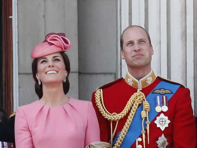 Britain Britský princ William, jeho manželka - vojvodkyňa Catherine a ich deti - princ George a princezná Charlotte na balkóne Buckinghamského paláca.
