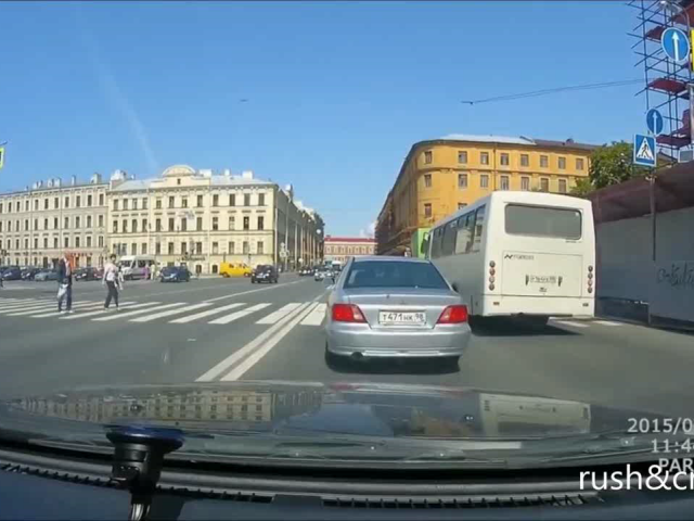 chodci, autá, jazda, doprava
