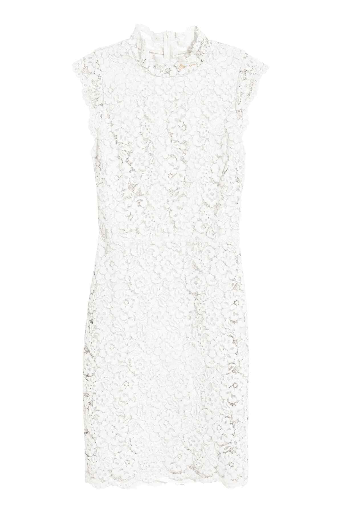 Biele čipkované šaty s golierikom - model H&M za 59,99 eura.