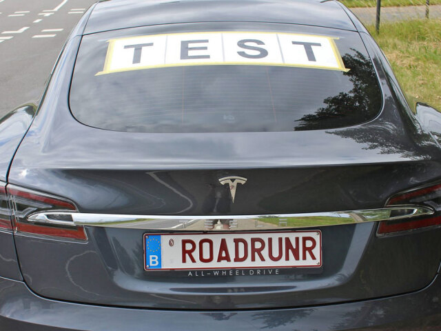 Tesla S P100D - 900 km na jedno nabitie