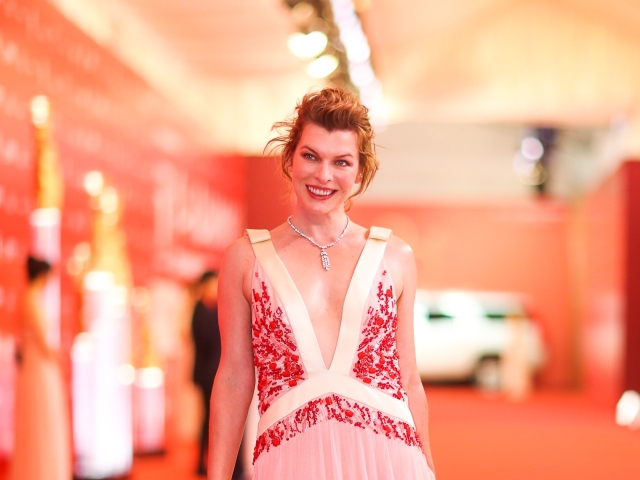 Herečka a modelka Milla Jovovich na filmovom festivale v Šanghaji. 