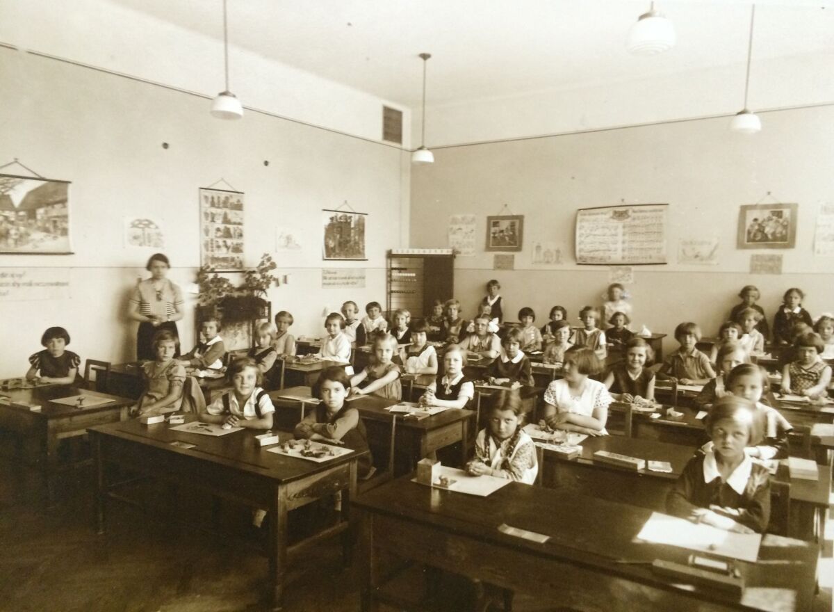 historické vysvedčenie, školská trieda
