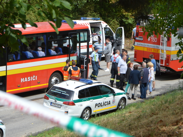 bučany, nehoda autobusu, hasiči, nehoda,