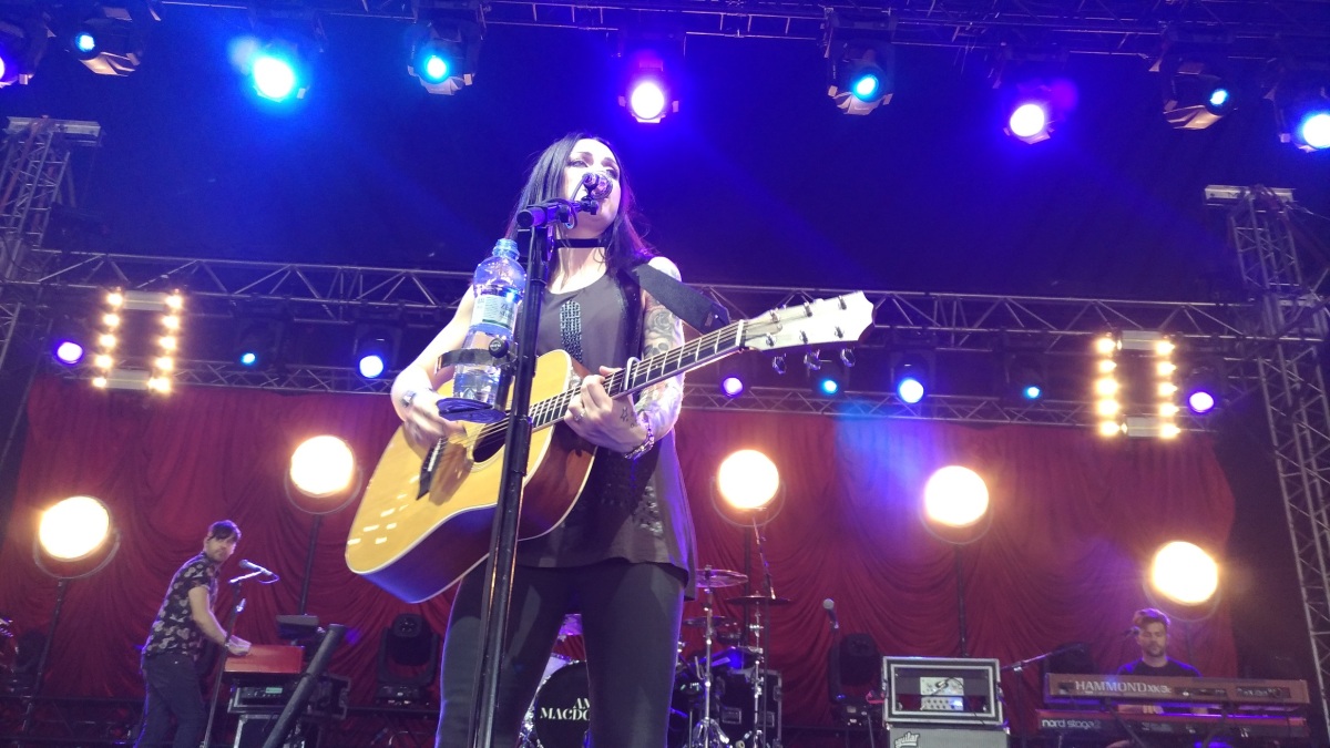 Amy Macdonald zaplnila modrý stan, bola jednou z hlavných hviezd Topfestu.