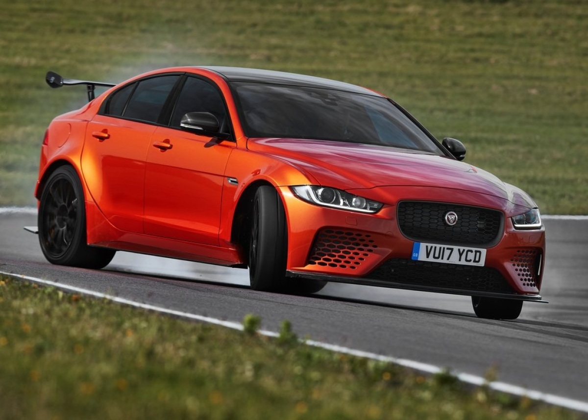 Jaguar-XE SV Project 8-2018-1024-03
