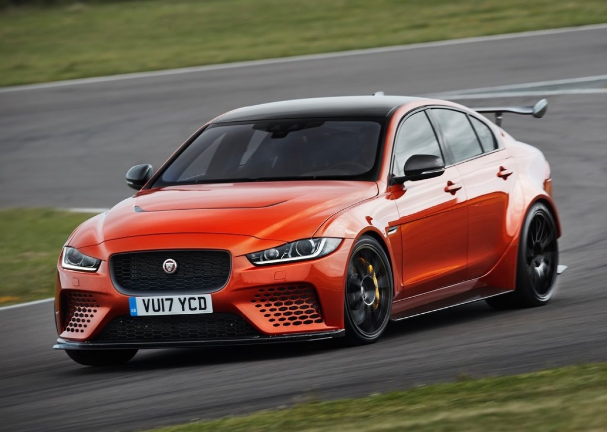 Jaguar-XE SV Project 8-2018-1024-05