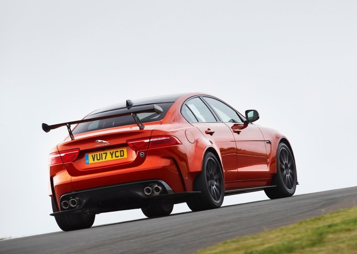 Jaguar-XE SV Project 8-2018-1024-07