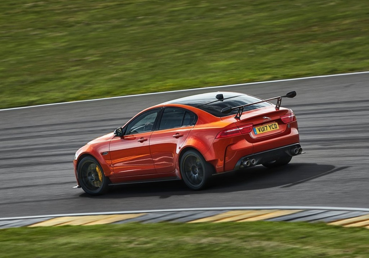 Jaguar-XE SV Project 8-2018-1024-08