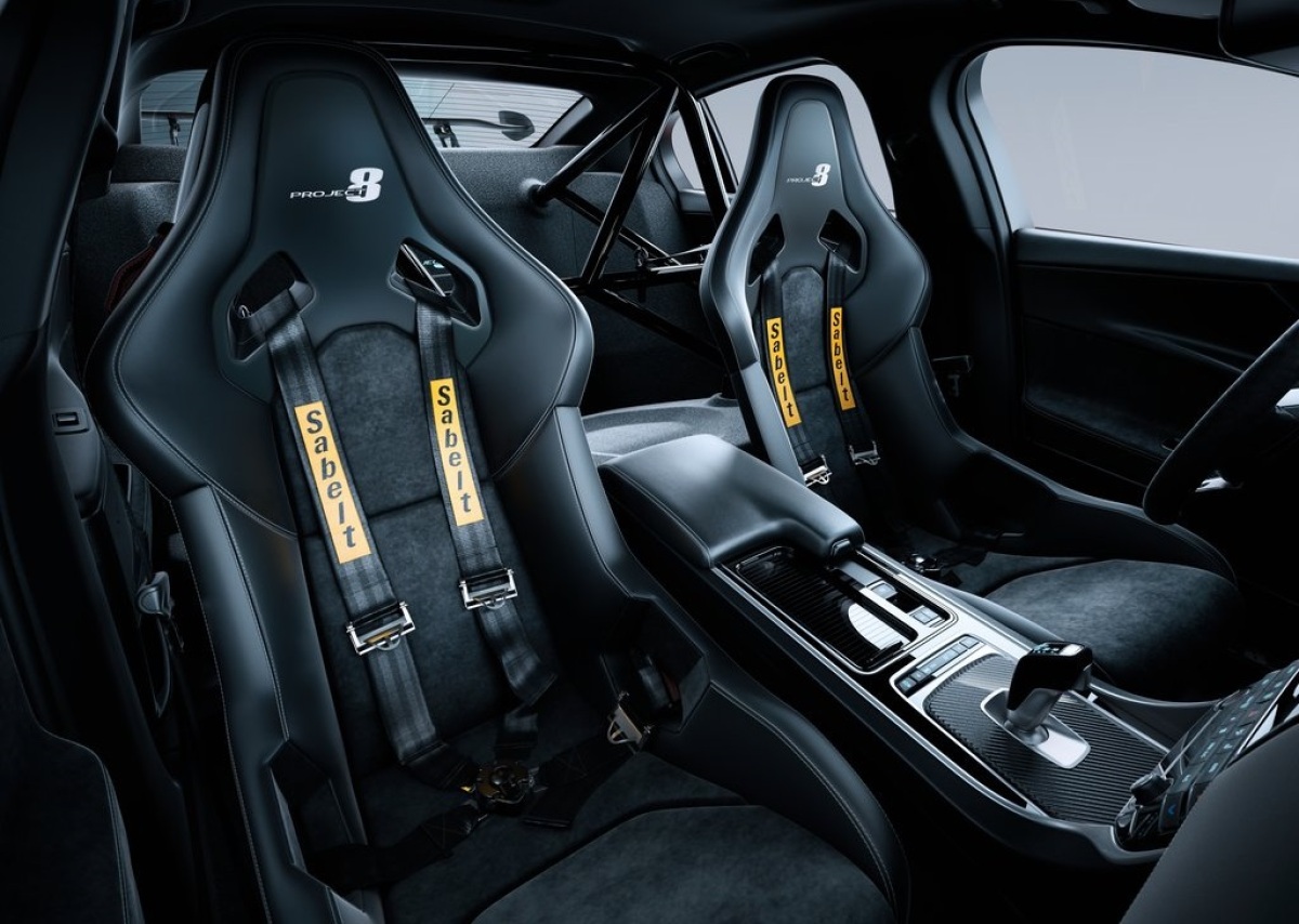 Jaguar-XE SV Project 8-2018-1024-0a