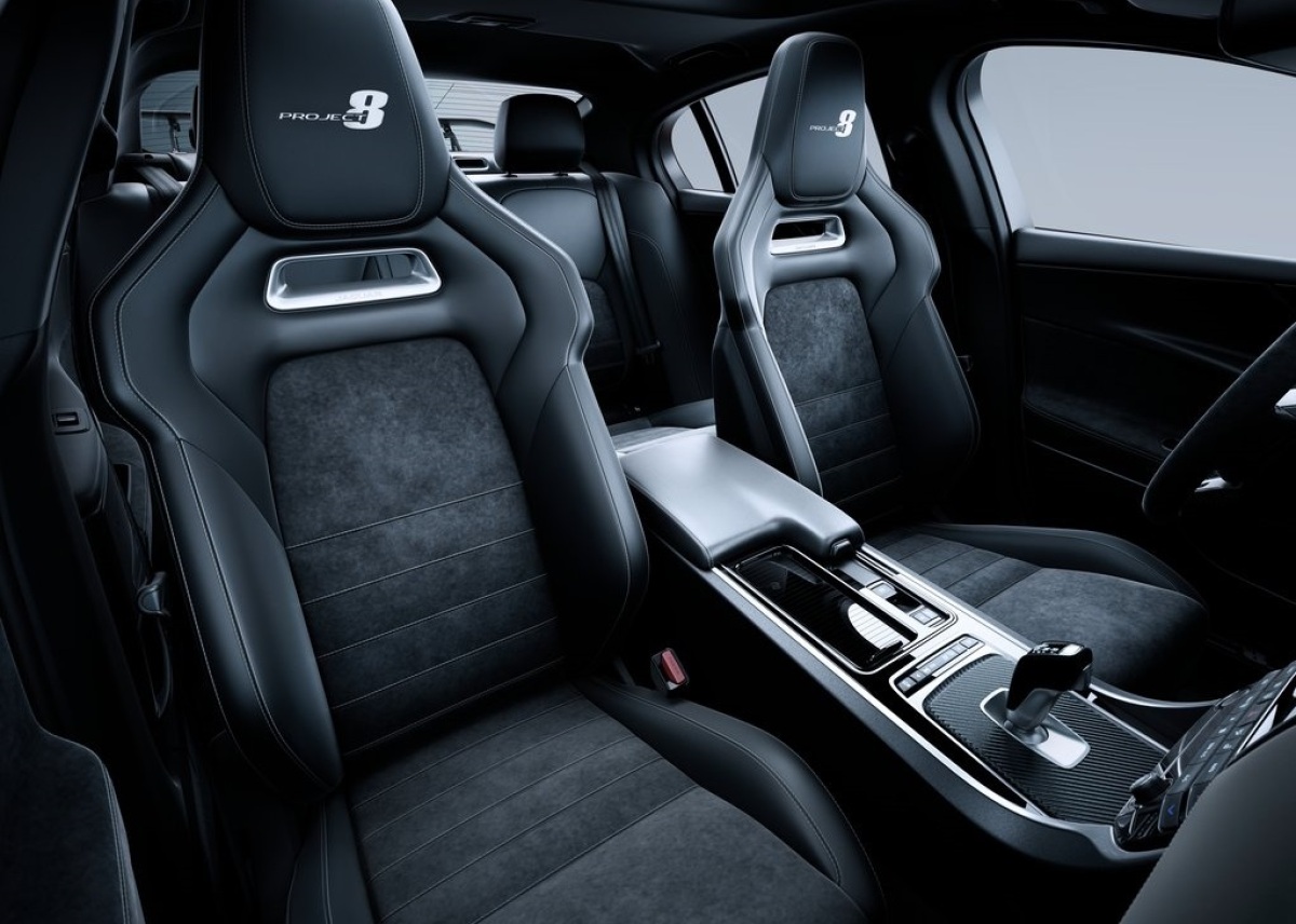 Jaguar-XE SV Project 8-2018-1024-0b