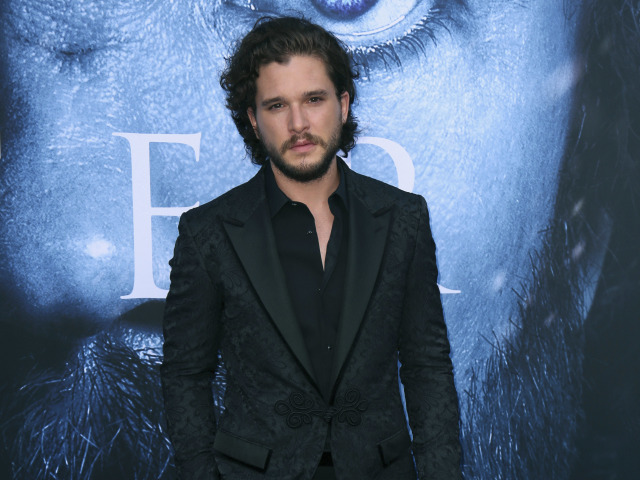 Herec Kit Harington na premiére novej série seriálu Hra o tróny. 