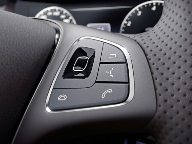 Mercedes-Benz E - Linguatronic