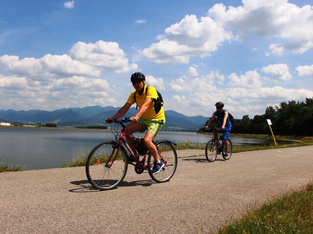 Hradná cyklotrasa, cyklisti, bicykle