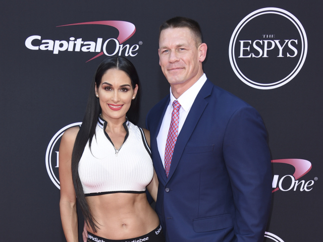 Zápasník John Cena a jeho životná partnerka Nikki Bella.