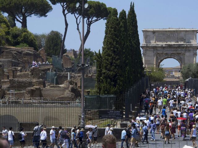 Rím, Taliansko, Forum Romanum, Titov oblúk