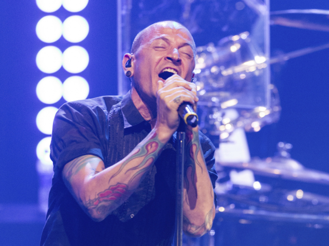 Spevák Chester Bennington na archívnom zábere z roku 2014.