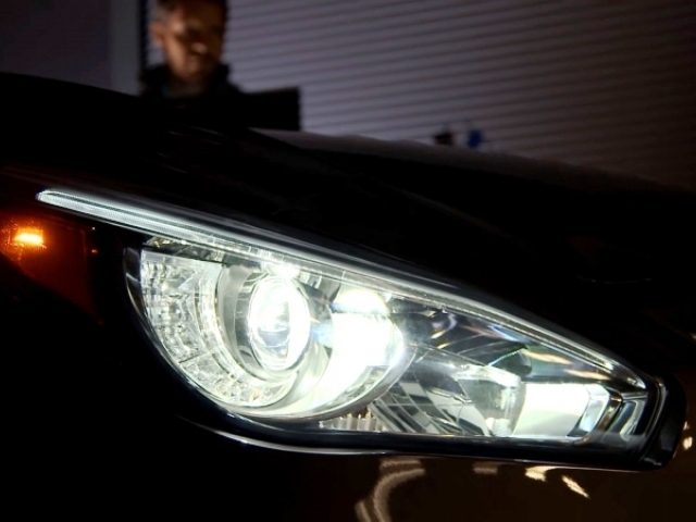 IIHS - test svetiel SUV 2017