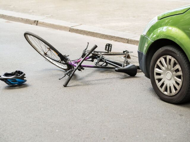 bicykel, nehoda, prilba, auto