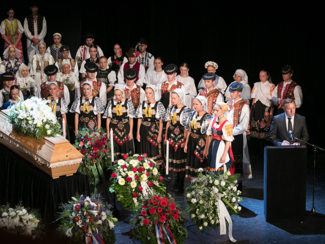 pohreb, nosáľ, lúčnica