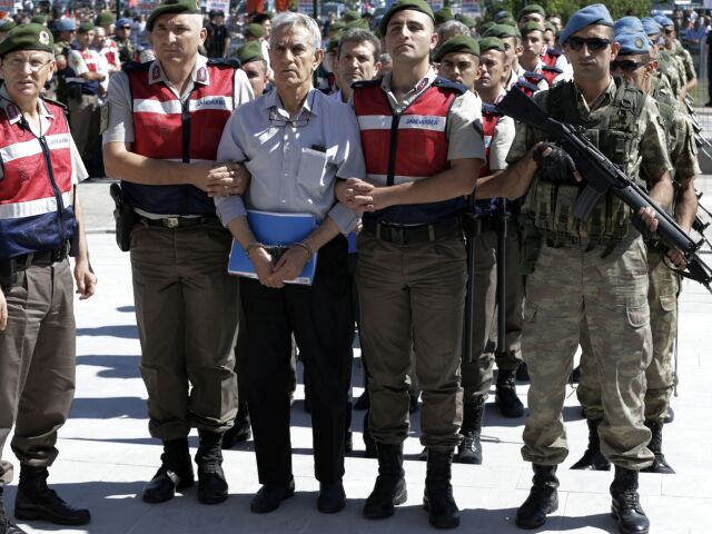 turecká polícia, Akin Ozturk, eskortovanie