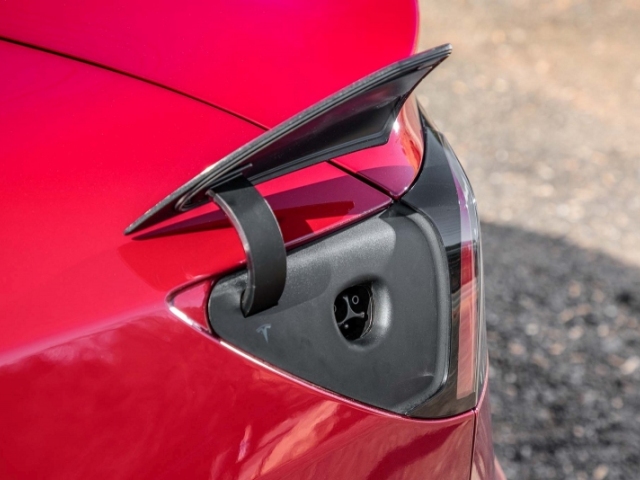 Tesla Model 3 - 2017