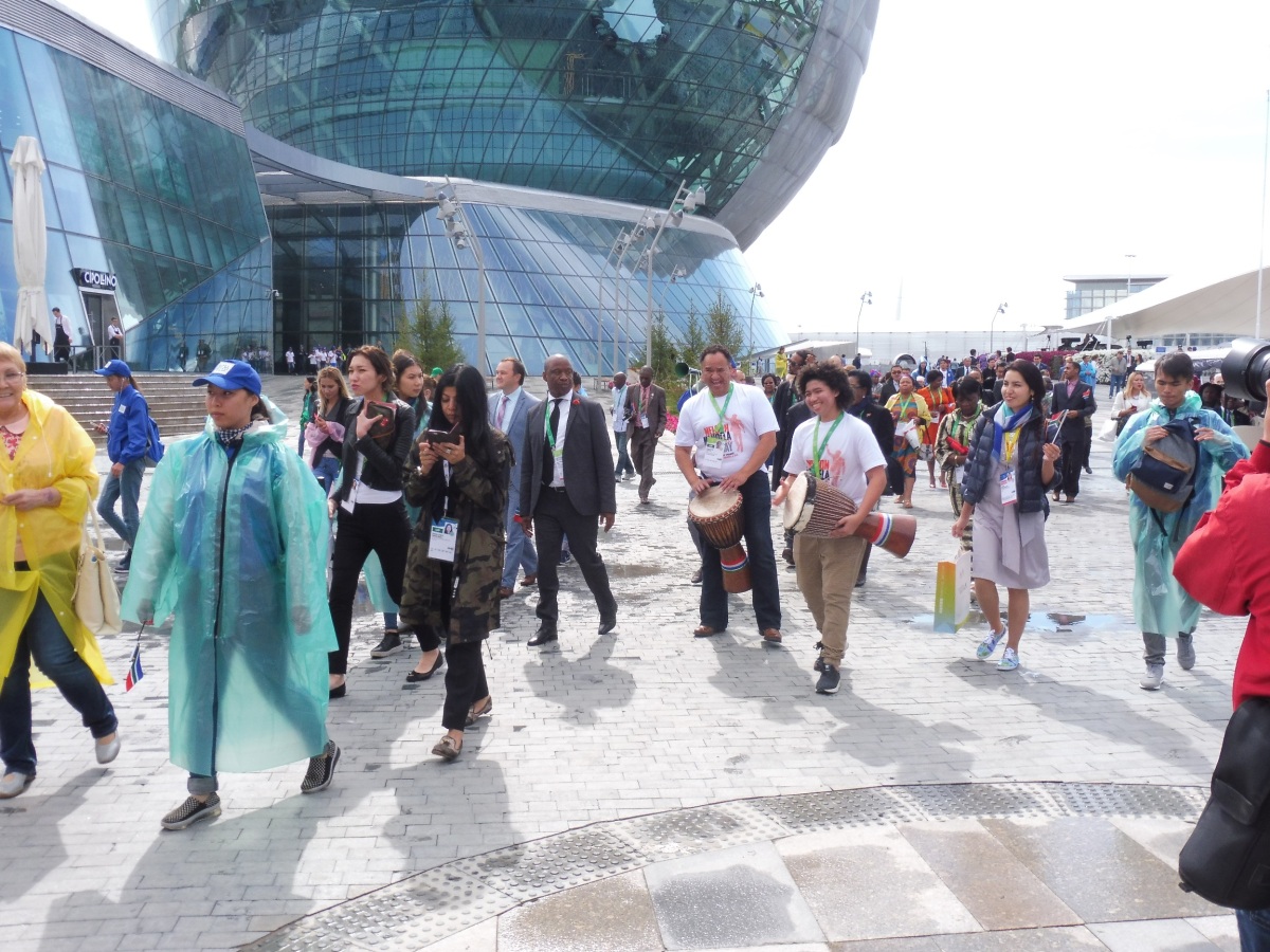 expo, výstava, ludia, astana