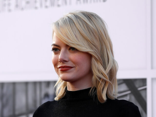 Herečka Emma Stone na zábere z augusta 2017.