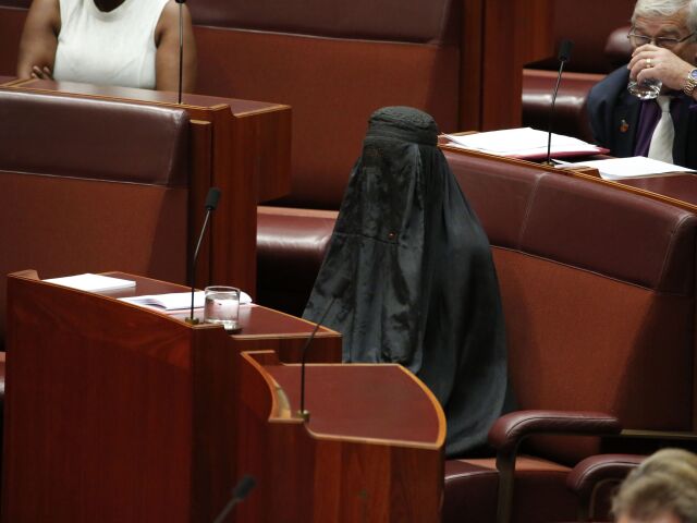 Pauline Hansonová, burka, senát, australia, senatorka