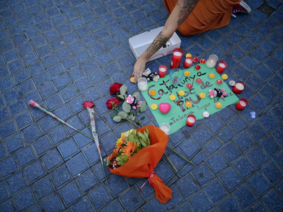 Spomienka na obeti teroristických útokov v Barcelone