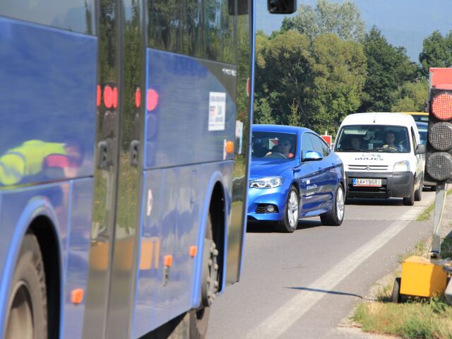 panelka, zapcha, autobus, auto, turiec