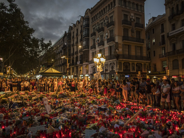 la rambla, barcelona, sviecky, spomienka, kytice, kvety