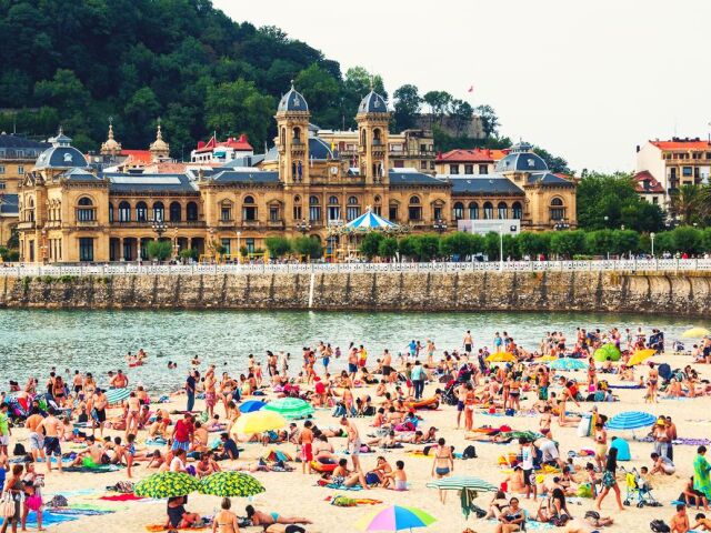 San Sebastián, Španielsko, pláž, more, leto, dovolenka, palác, piesková pláž, opaľovanie, kúpanie