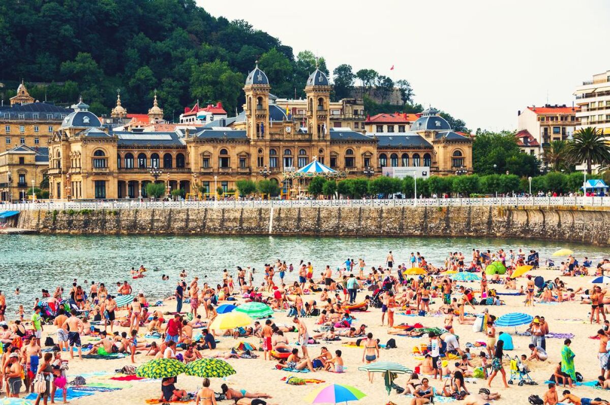 San Sebastián, Španielsko, pláž, more, leto, dovolenka, palác, piesková pláž, opaľovanie, kúpanie