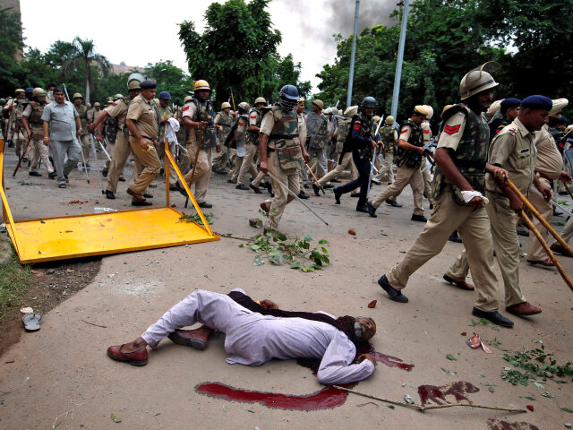 india, mrtvola, protesty