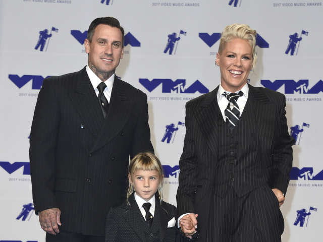 Pink a jej manžel Carey Hart prišli spoločne s dcérkou Willow.