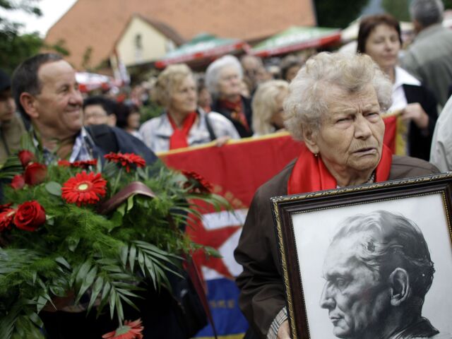 Žena s Titom