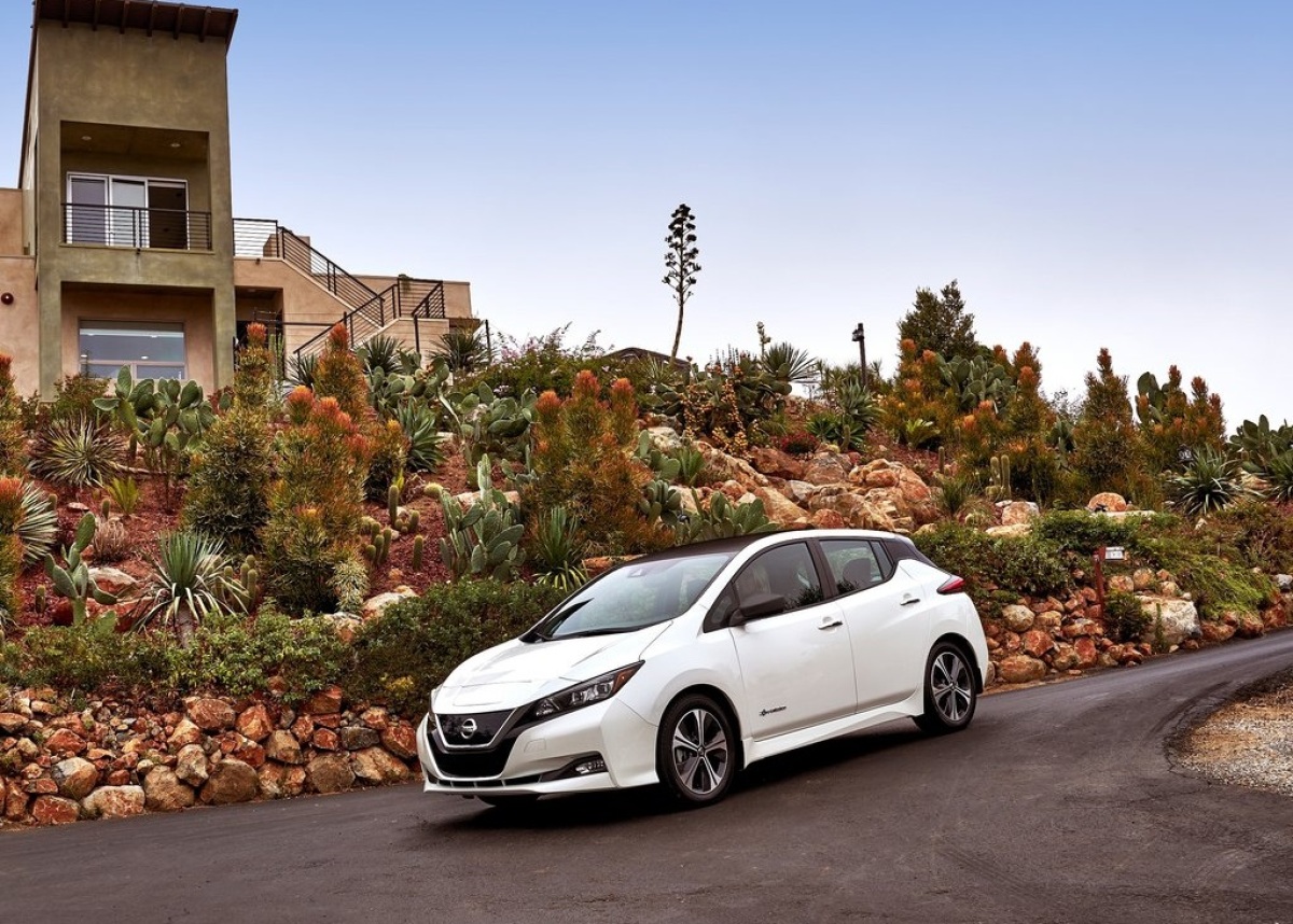 Nissan-Leaf-2018-1024-06
