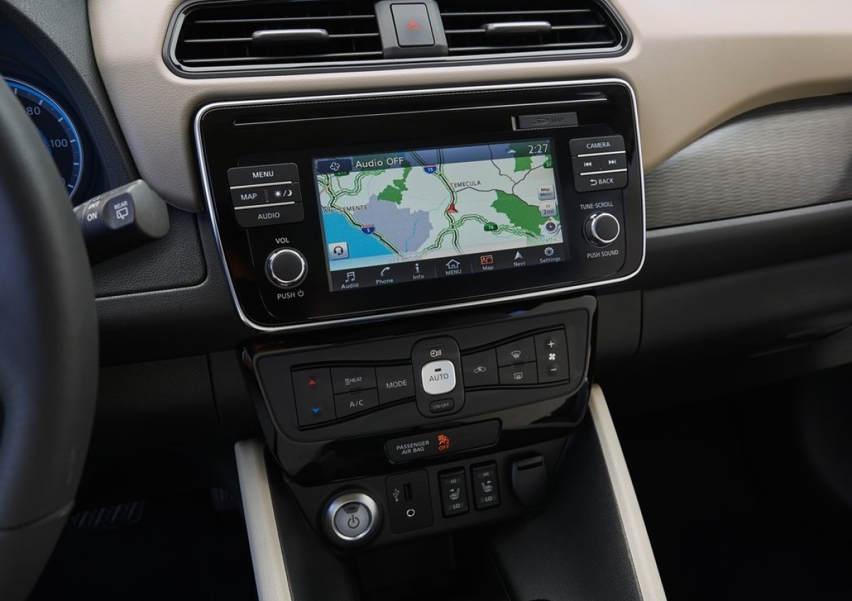 Nissan-Leaf-2018-1024-2d