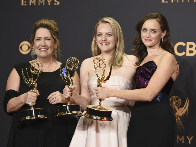 Ann Dowd, Elisabeth Moss a Alexis Bledel