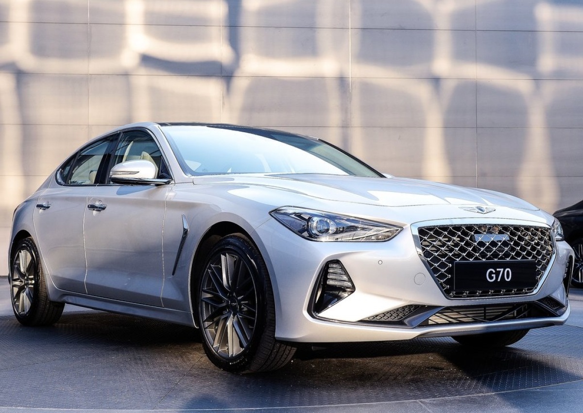 Genesis-G70-2018-1024-02