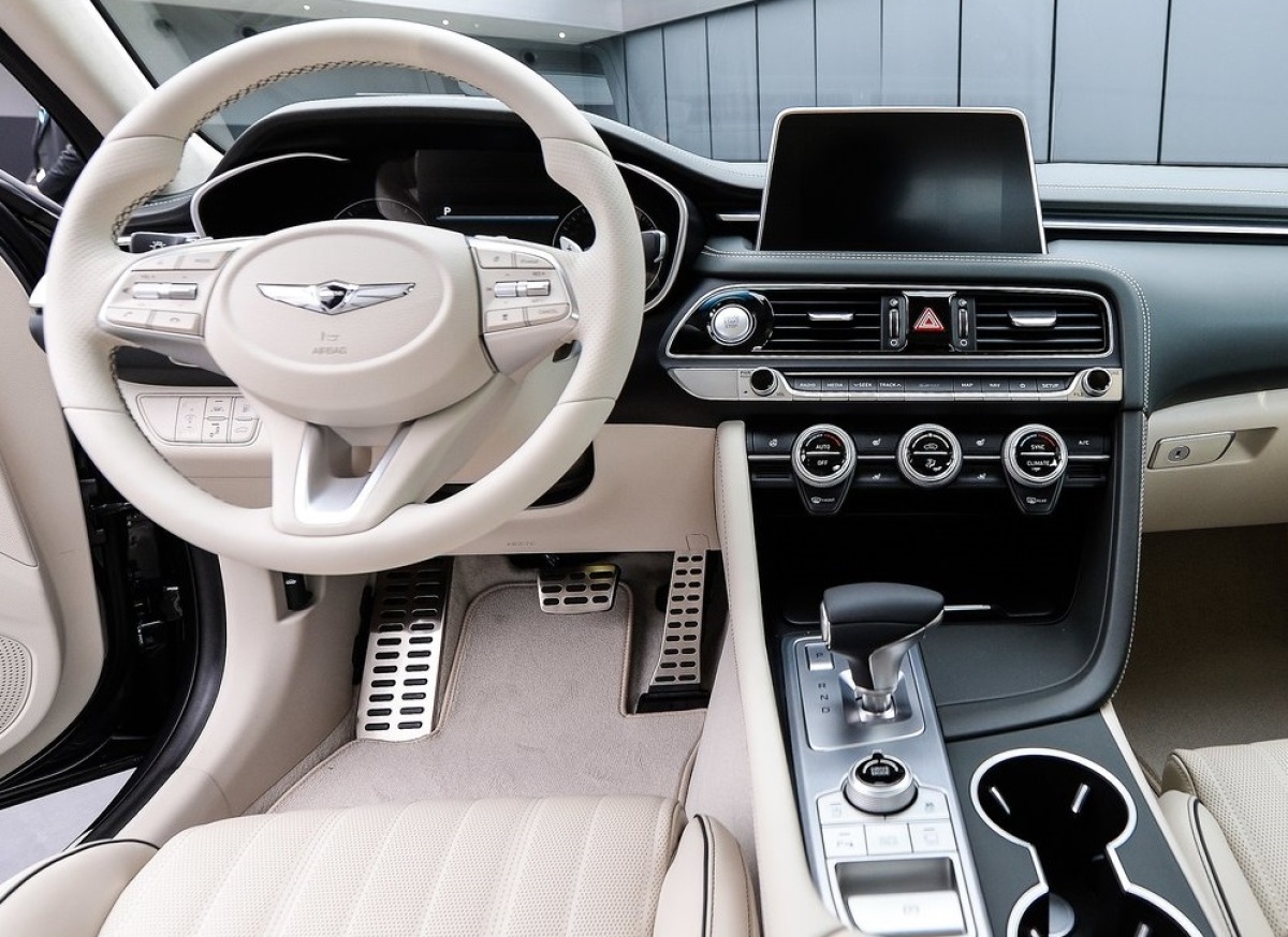 Genesis-G70-2018-1024-09