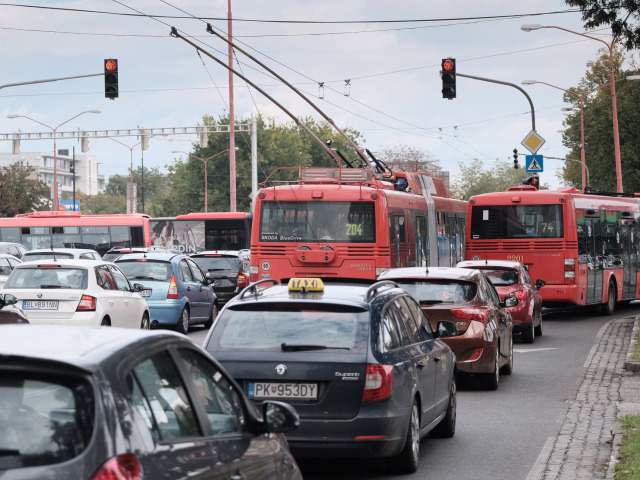 zapcha, bratislava, mhd, kolona
