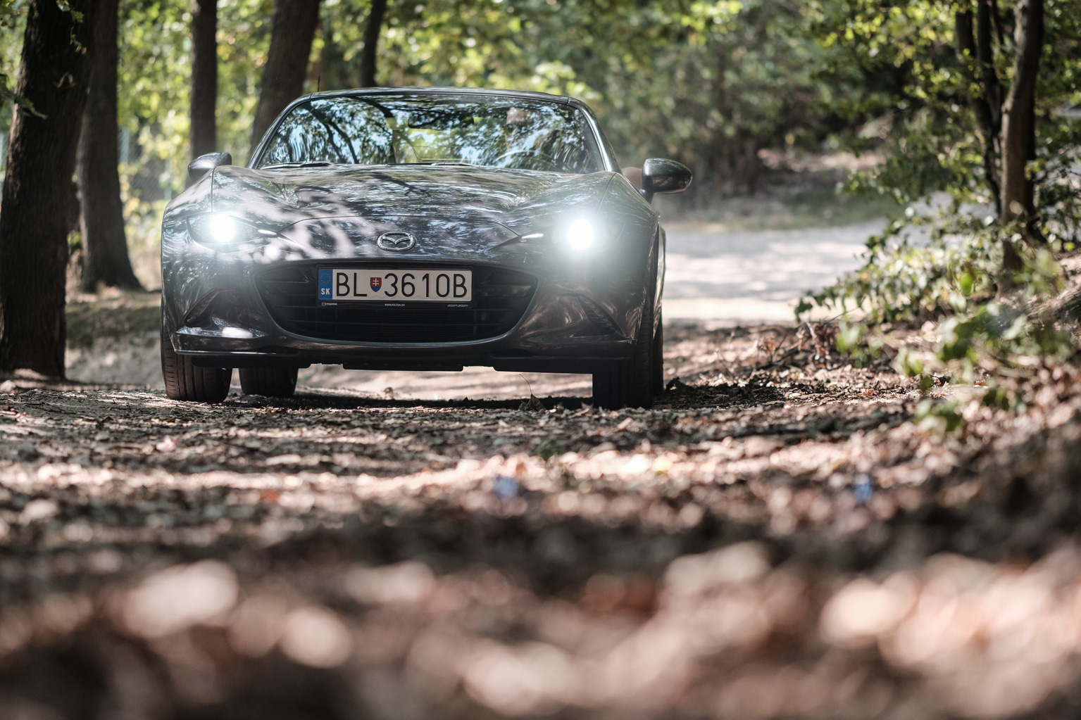 Väčšina majiteľov MX-5 si pravdepodobne zvolí túto strechu na úkor textilnej.