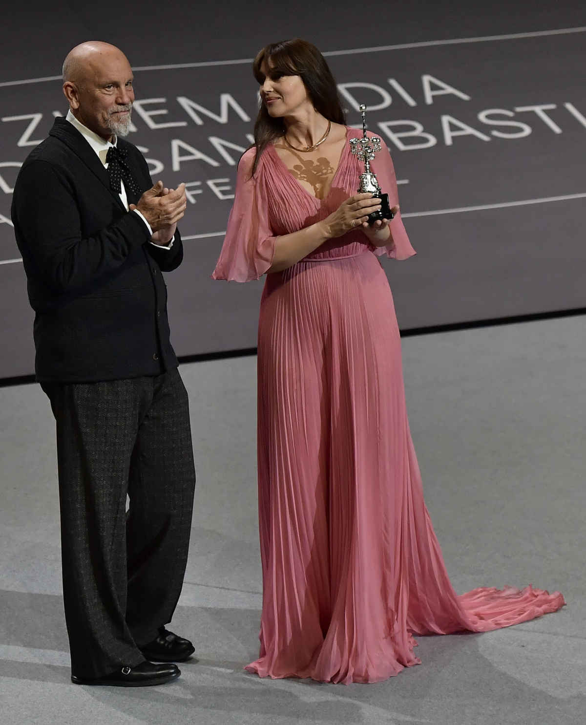Monica Bellucci a John Malkovich