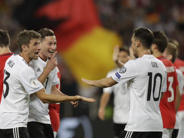 Thomas Müller, Julian Draxler, Mesut Özil
