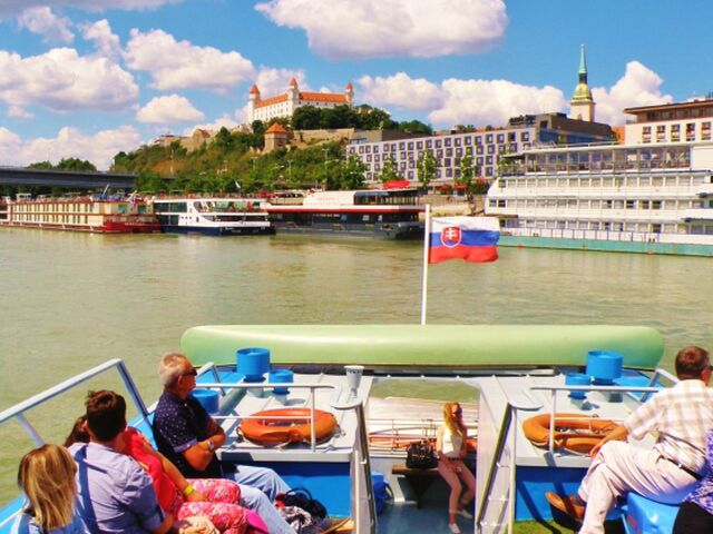 Bratislava, Dunaj, loď, plavba, Bratislavský hrad