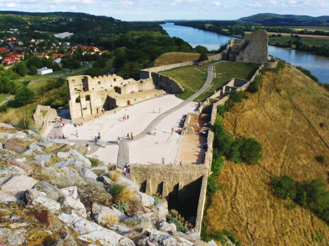 hrad Devín, Dunaj