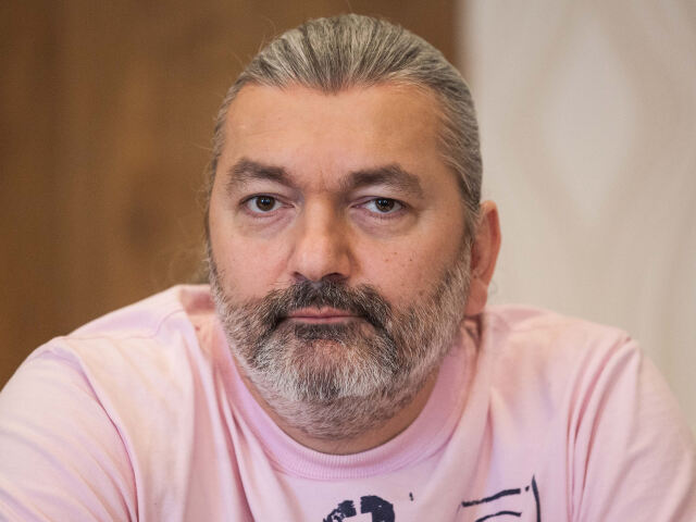 Spevák Daniel Hůlka na archívnom zábere.