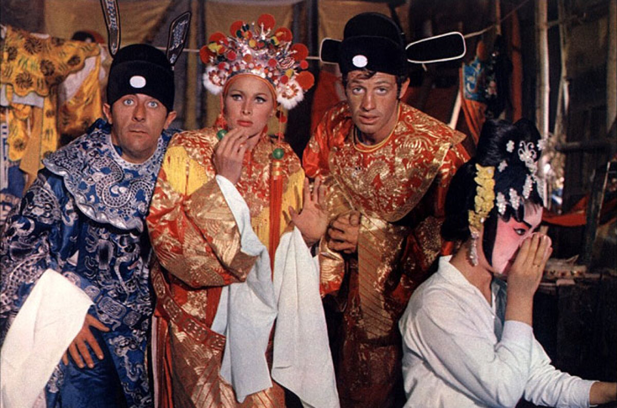 Jean Rochefort, Ursula Andressová a Jean-Paul Belmondo vo filme Muž z Hongkongu.